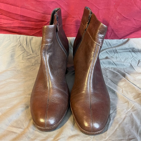 Clarks 87391 Artisan Brown Leather Button Bootie size 12 - Picture 7 of 11